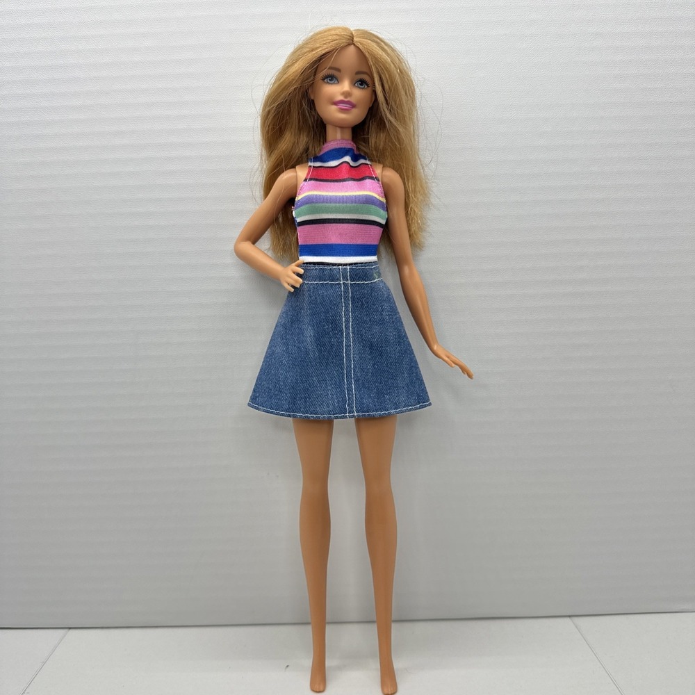 MATTEL‎ 2018 BARBIE DOLL No Shoes FVJ42